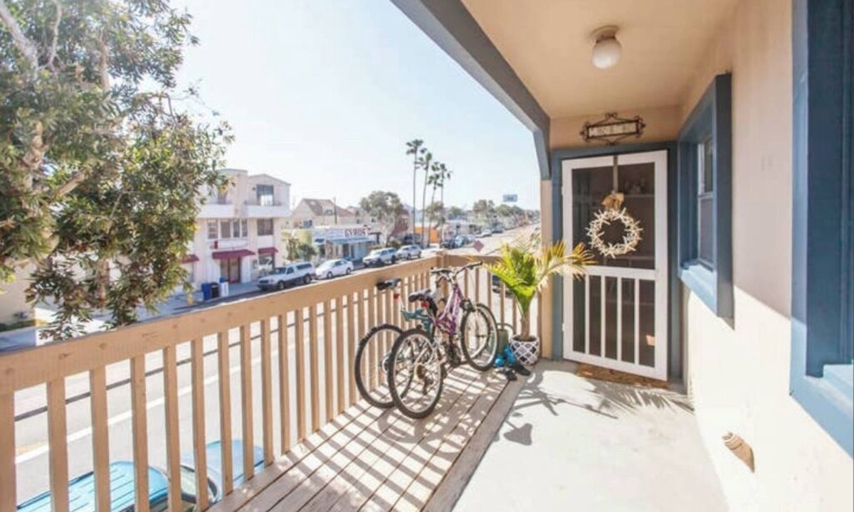 Mission Beach Apartment | 49 Steps 2 - Second Floor, Walk to Beach
