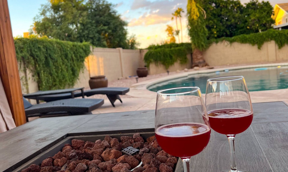 Tempe House | 4b Tempe Beautiful backyard pool & firepit
