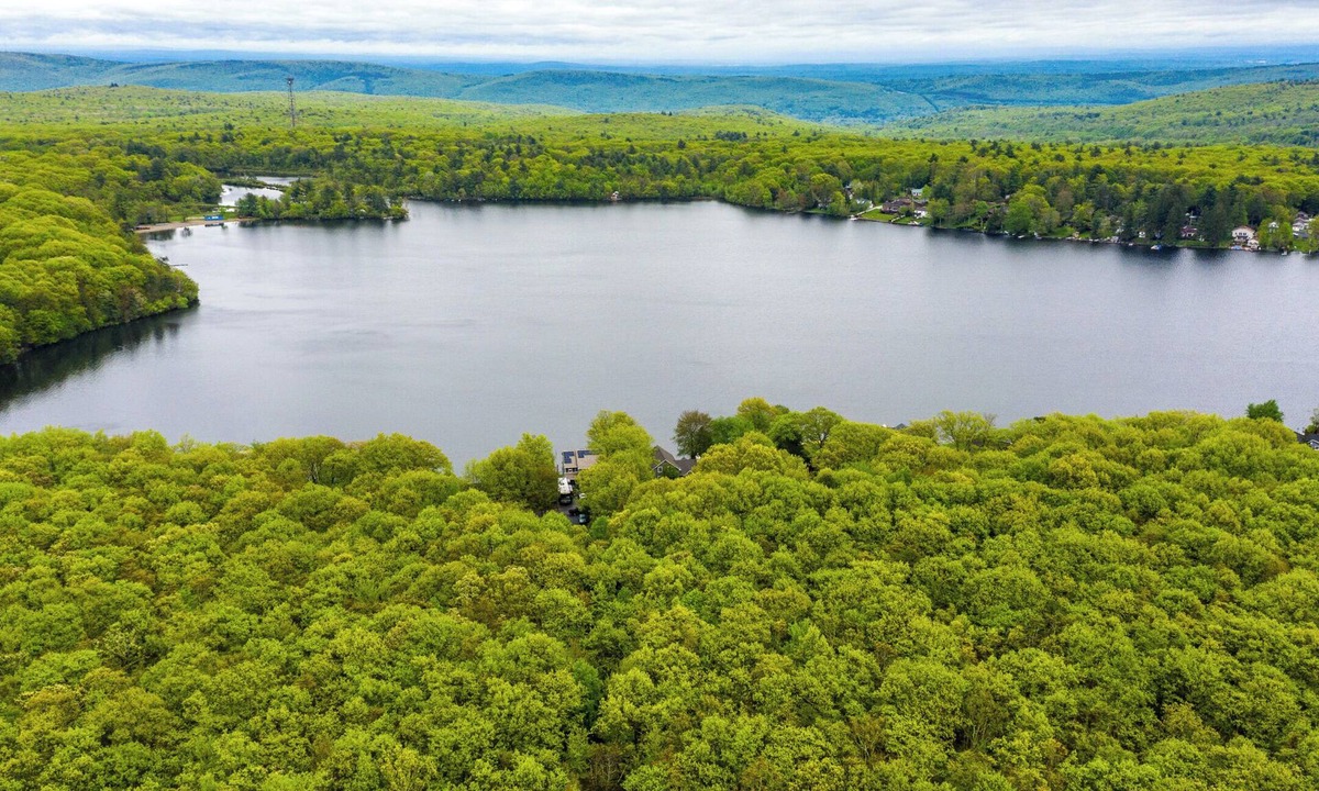 Smyrna Cottage | 4bd 2bth Lakefront Cottage Firepit & Kayaks