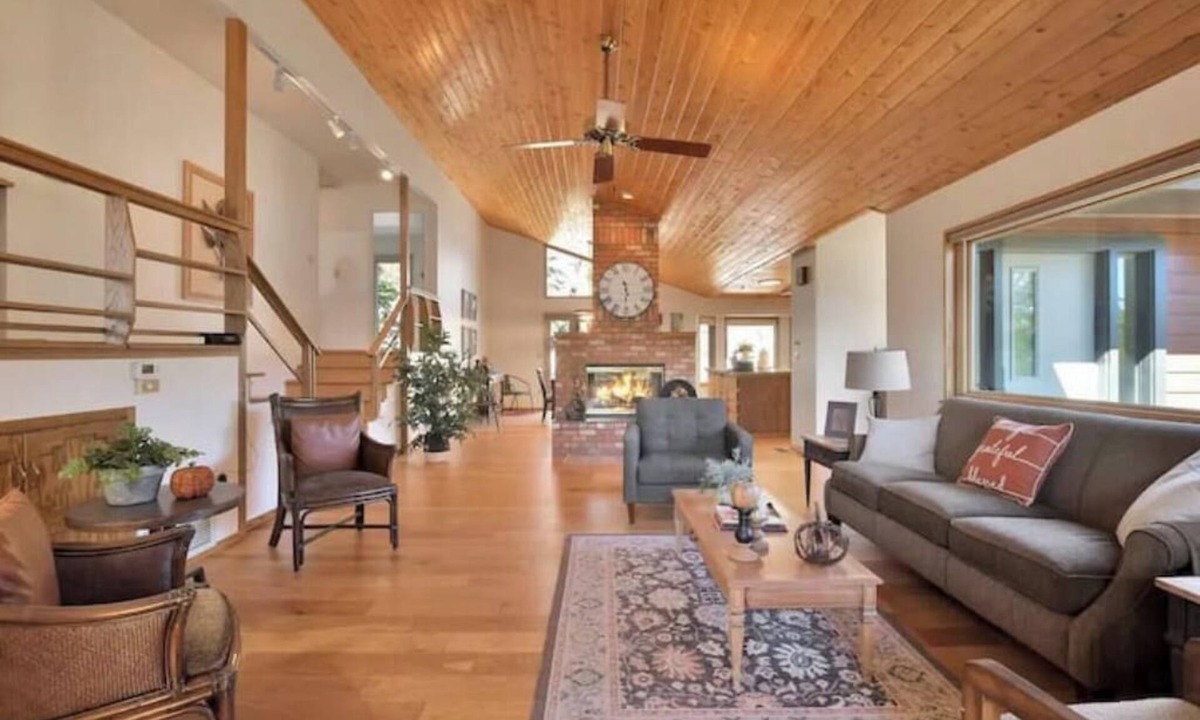 Prescott House | 4Bd Sleeps 8 Firepit Views 8 min from Whiskey Row Outdoor games