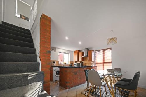 Walton House | 4Bed House MK