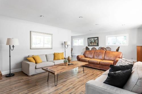 Carmel House | 4Bedroom 2 Bath Home in Arts District-Smoky Row A Duplex