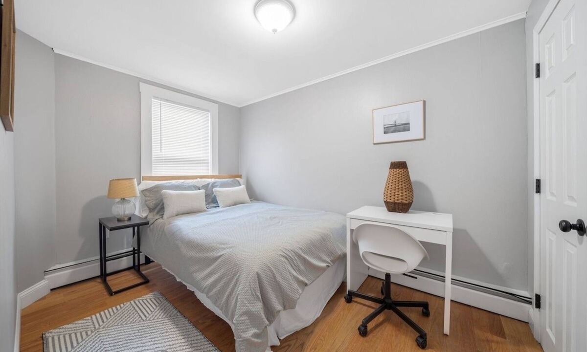 Columbus Park - Andrew Square Apartment | 4BR/1BTH Easy Commute South Boston Apartment