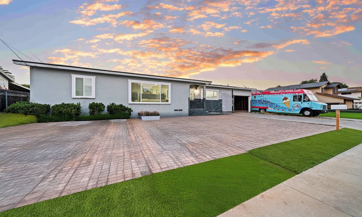 El Cajon House | 4BR - 2Bth King Bed, 80"TV, Gated Yard, Ranch