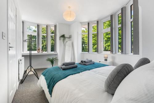 Tatenhill Apartment | 4BR 3 bath Spacious apartment, Sleeps upto 8 free parking
