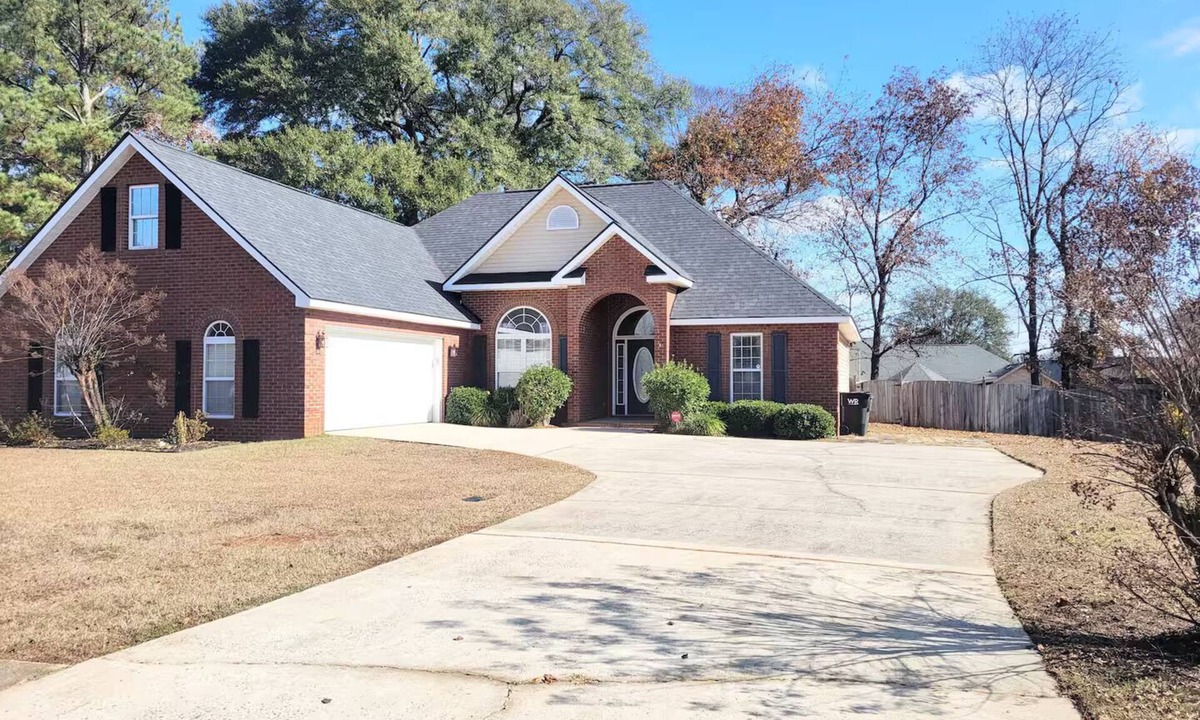 Warner Robins House | 4BR-3baths and 8 beds entire bungalow, great location, Warner Robins Happy House