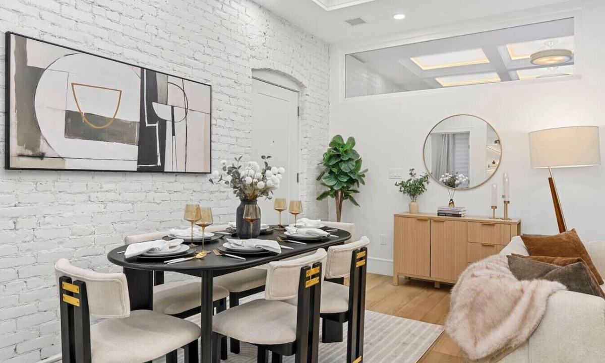 Griggs Park Condo | 4BR/4BA | Parking + Chef’s Kitchen | Near BU/BC