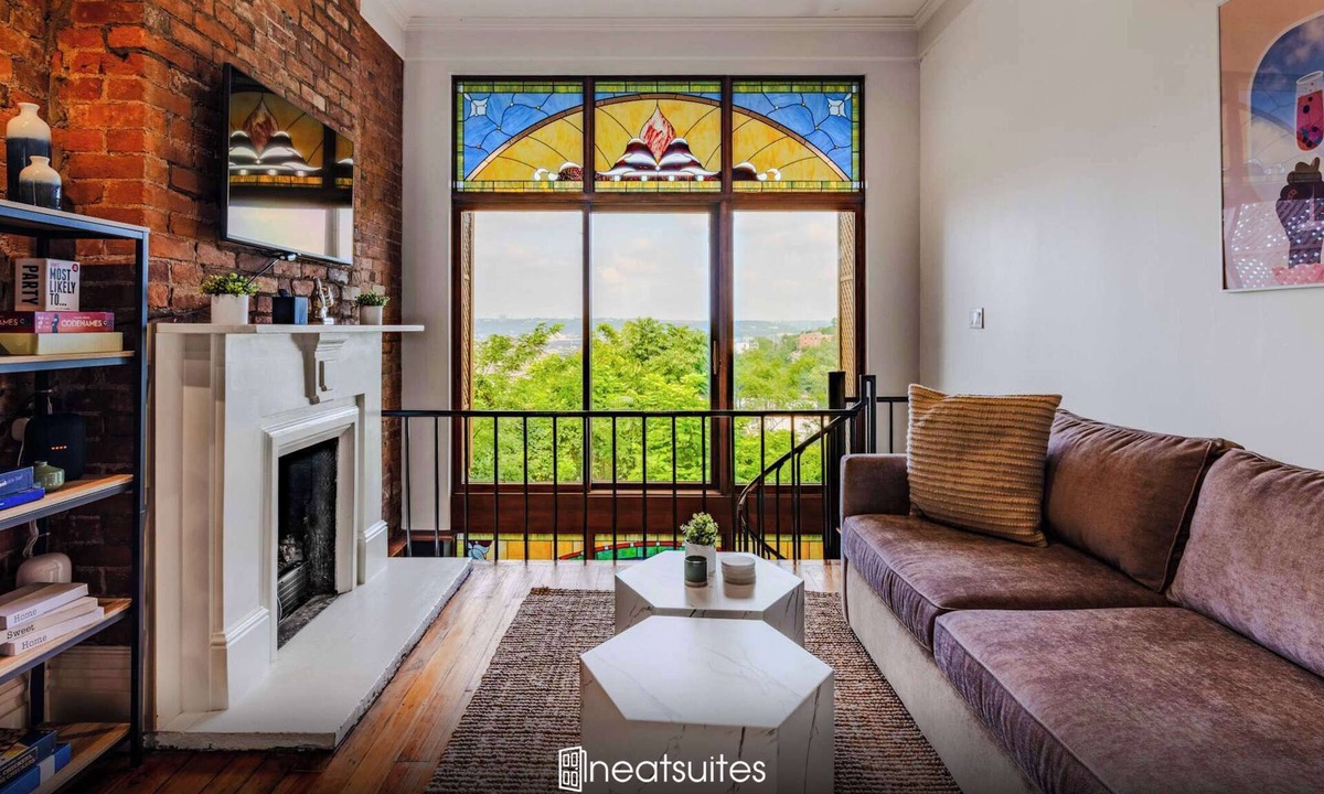 Mount Adams House | 4BR Bridal/Group Retreat, Walkable, Skyline Views