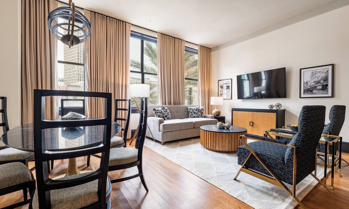 Central Business District Hotel | 4BR Conjoined Group Unit on Canal Street | The Mayfair