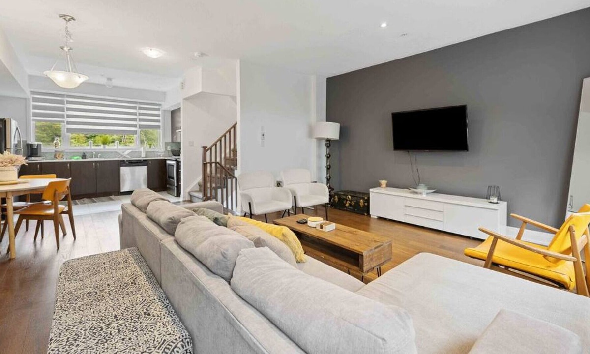 Pickering House | 4BR Luxurious Escape, Pickering