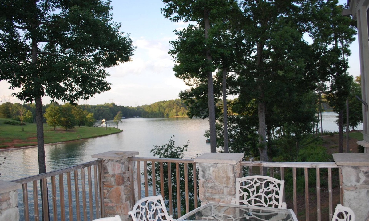 Saxony Forest House | 4BR Luxury Lakefront, big view, Private boatslip, pool table, 15 min Clemson!