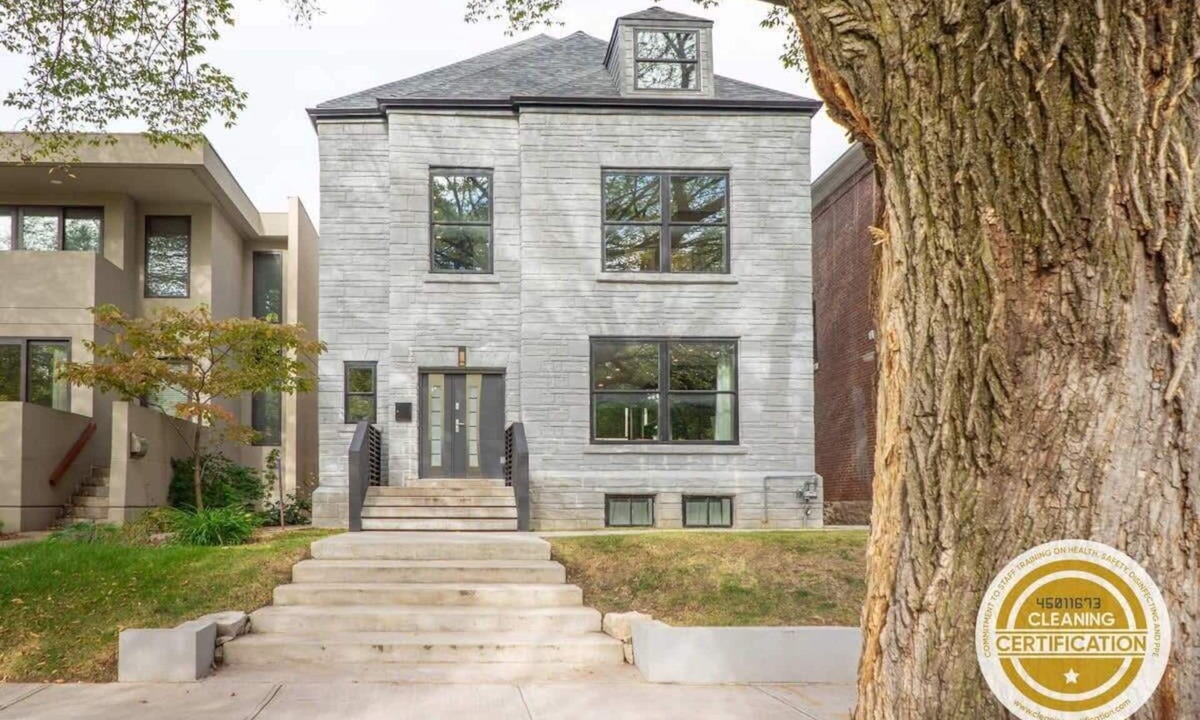 Central West End House | 4BR Modern CWE Luxury with Garage ABODEbucks