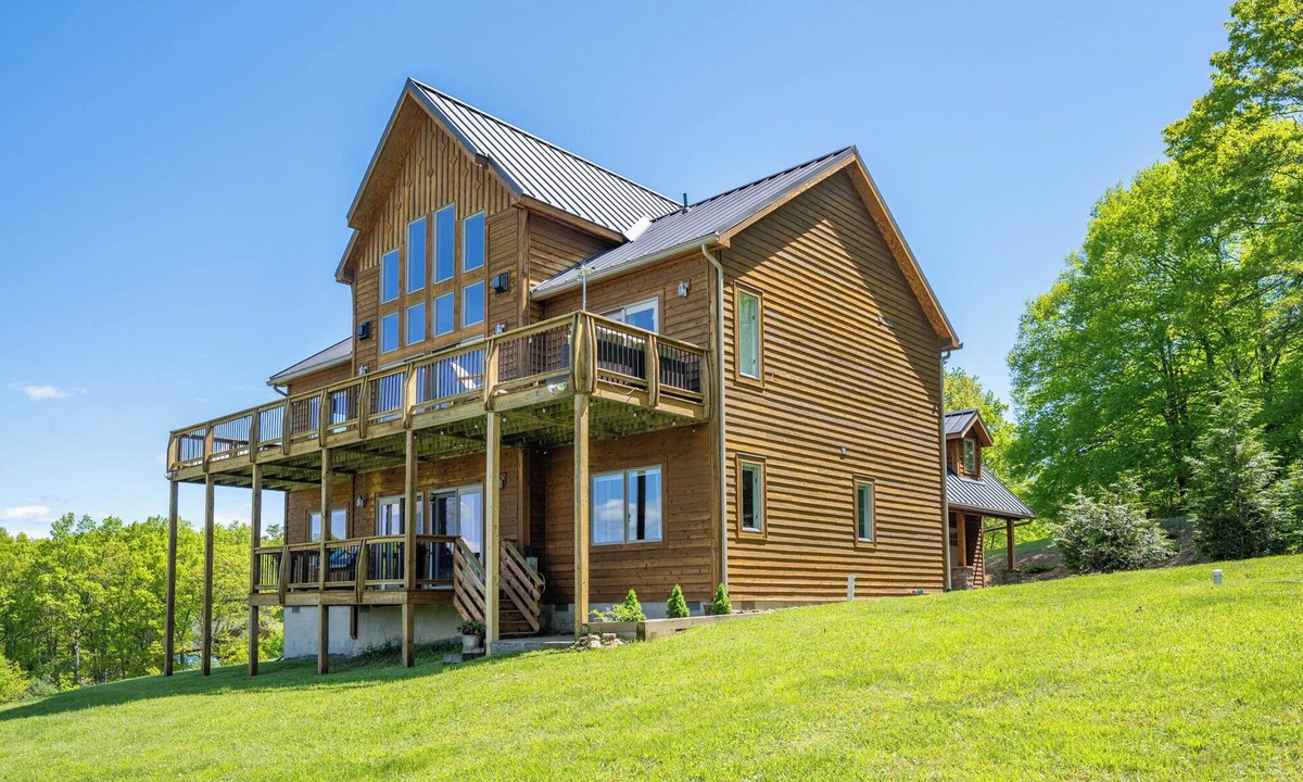 McHenry House | 4BR Mountain Retreat on 2+ Private Acres Near Lake Hot Tub Mountain Views