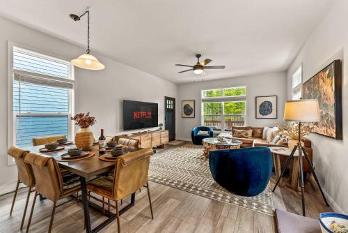 Leadville North House | 4BR Shuffleboard Deck EV Charger Pets Okay