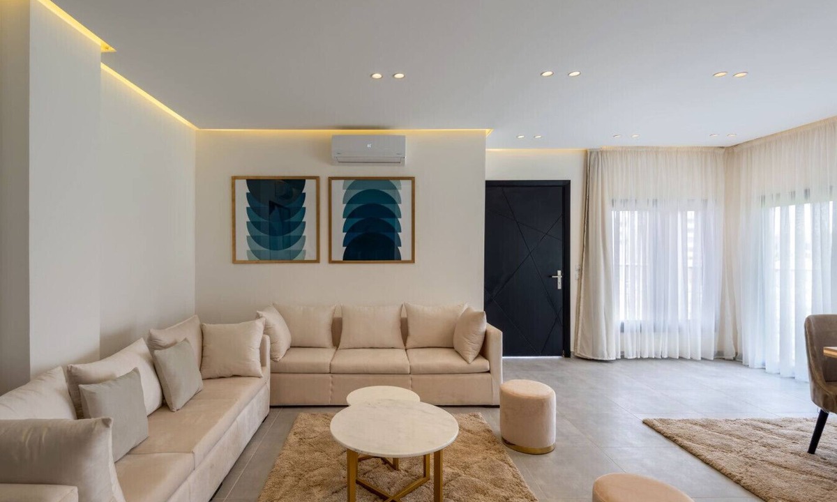 Cairo Villa | 4BR Villa with Private Garden | 15 mins from airport | 10 Mins from shopping pool | premium service