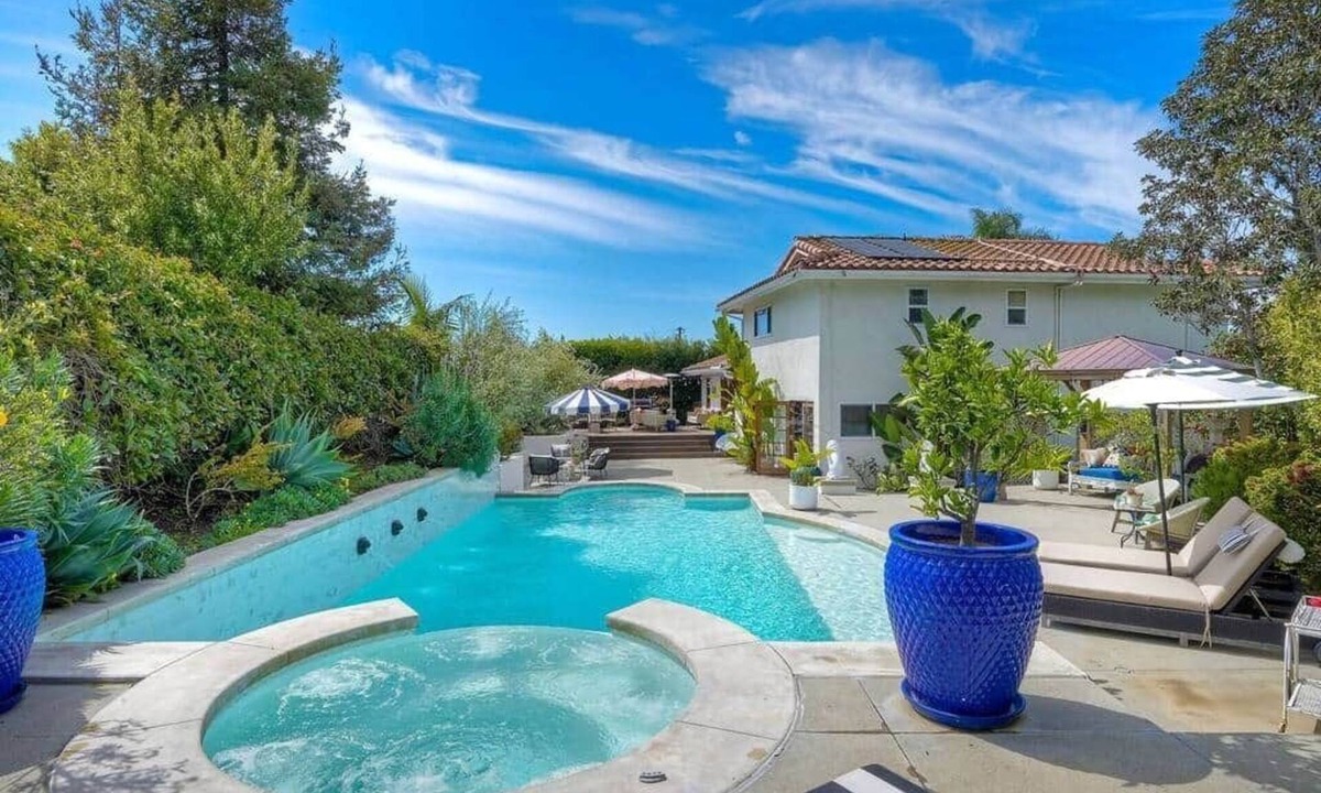 Loma Alta House | 4BR w/Saltwater Pool + Lanai and Bar | 2 Mi to Beach