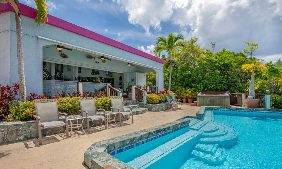 Estate Neltjeberg House | 4BR with pool very close to Neltjeberg Beach