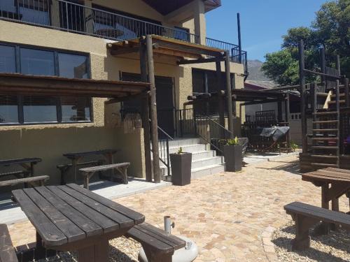 Mountainside Apartment | 4th On Boundary