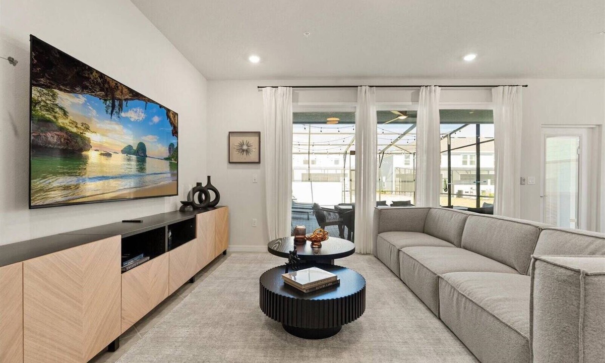 Clermont House | 5 BD/4.5 BA/Windsor Cay (16202 CC)