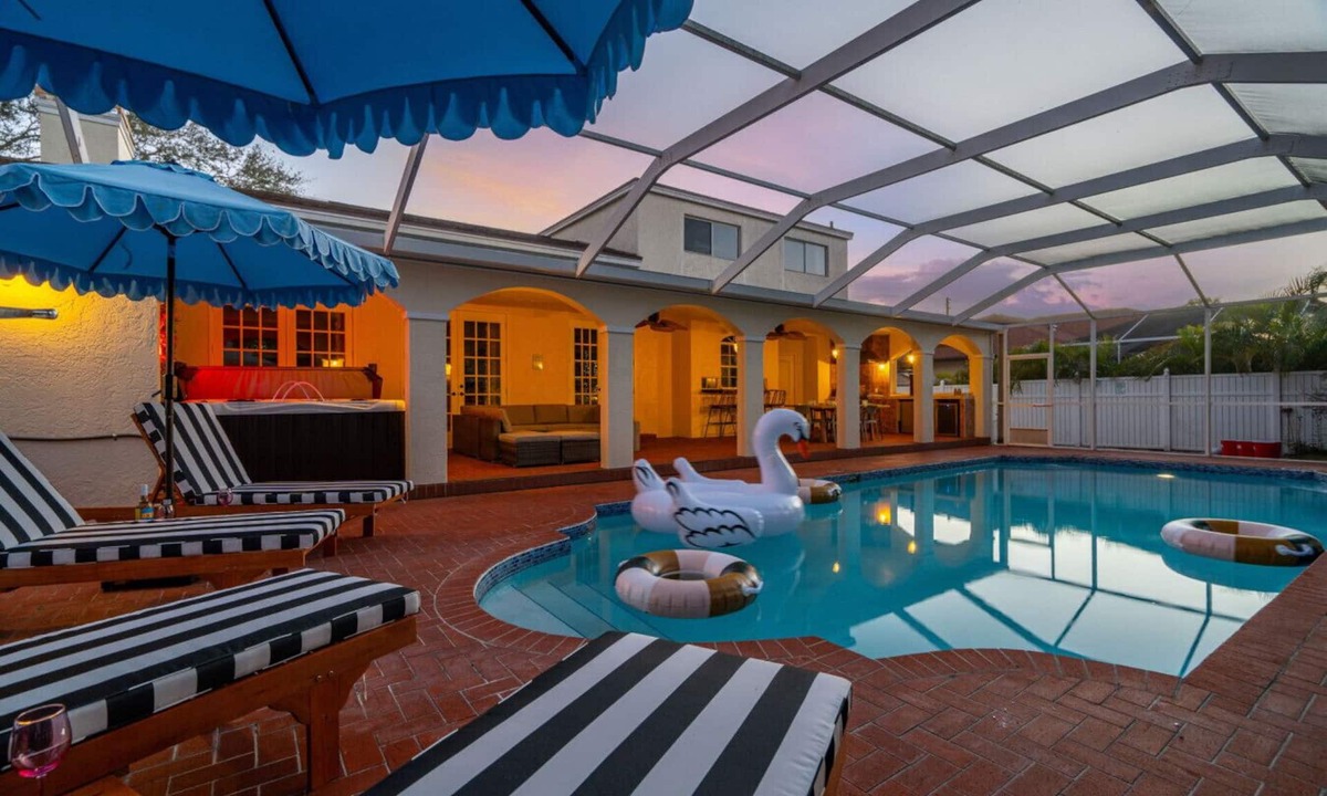 Seminole House | 5 Bd Heated Pool Home <5 min to Beaches Sleeps 18