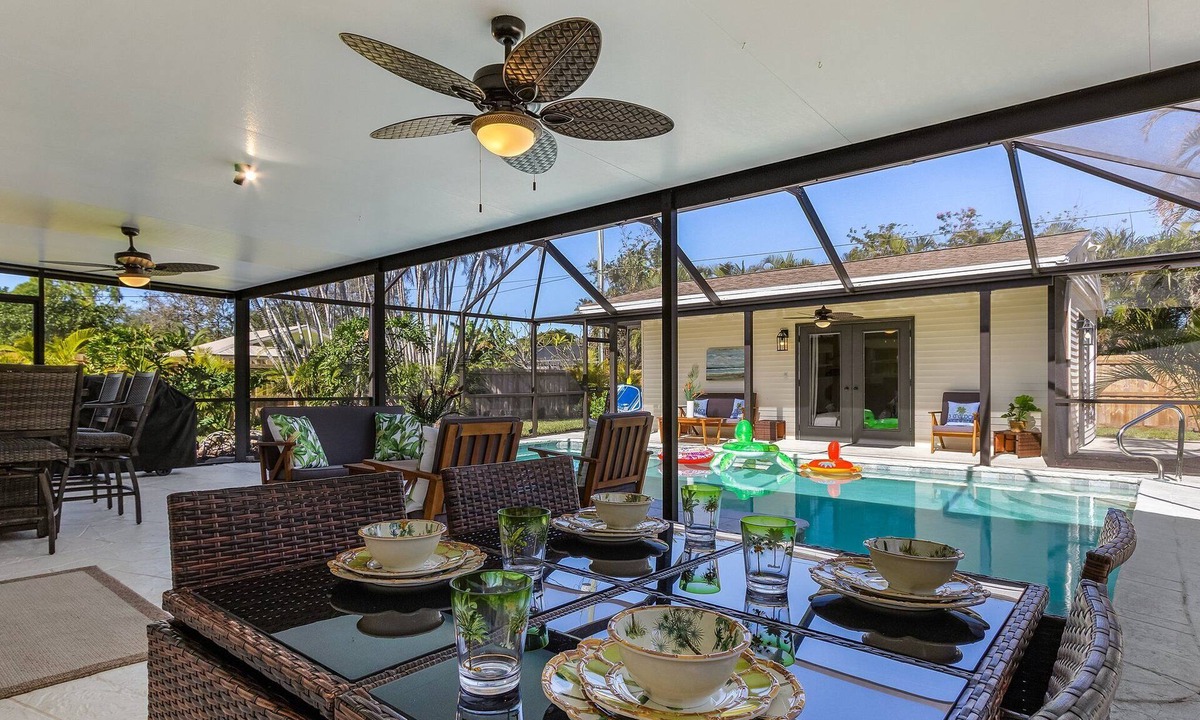 Central Naples House | 5 BDRM/3 Bath/Naples Luxury/Htd Pool/Nr Beach/Pets