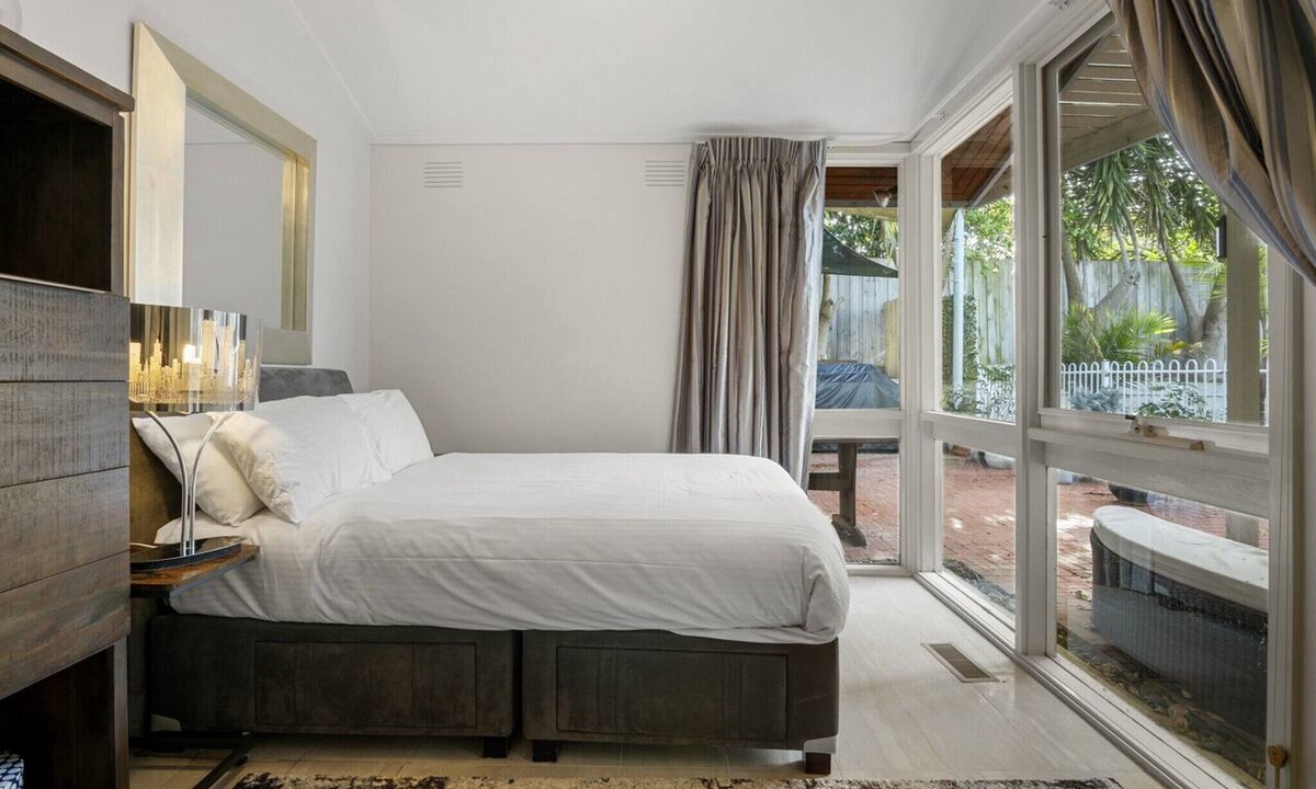 Beaumaris Apartment | 5-Bed Haven with Pool Minutes From Beaches