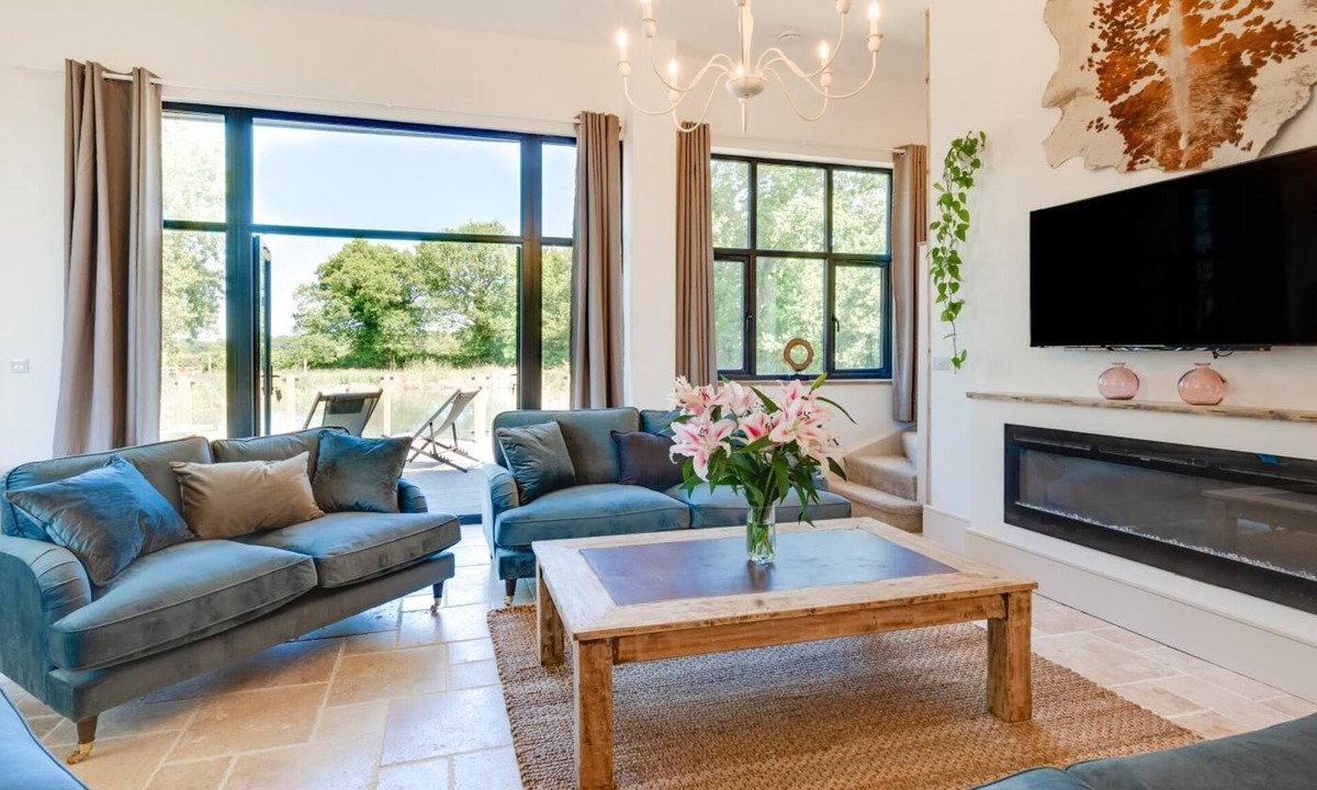 Melton Constable Cottage | 5 Bed in Briston (oc-2304)