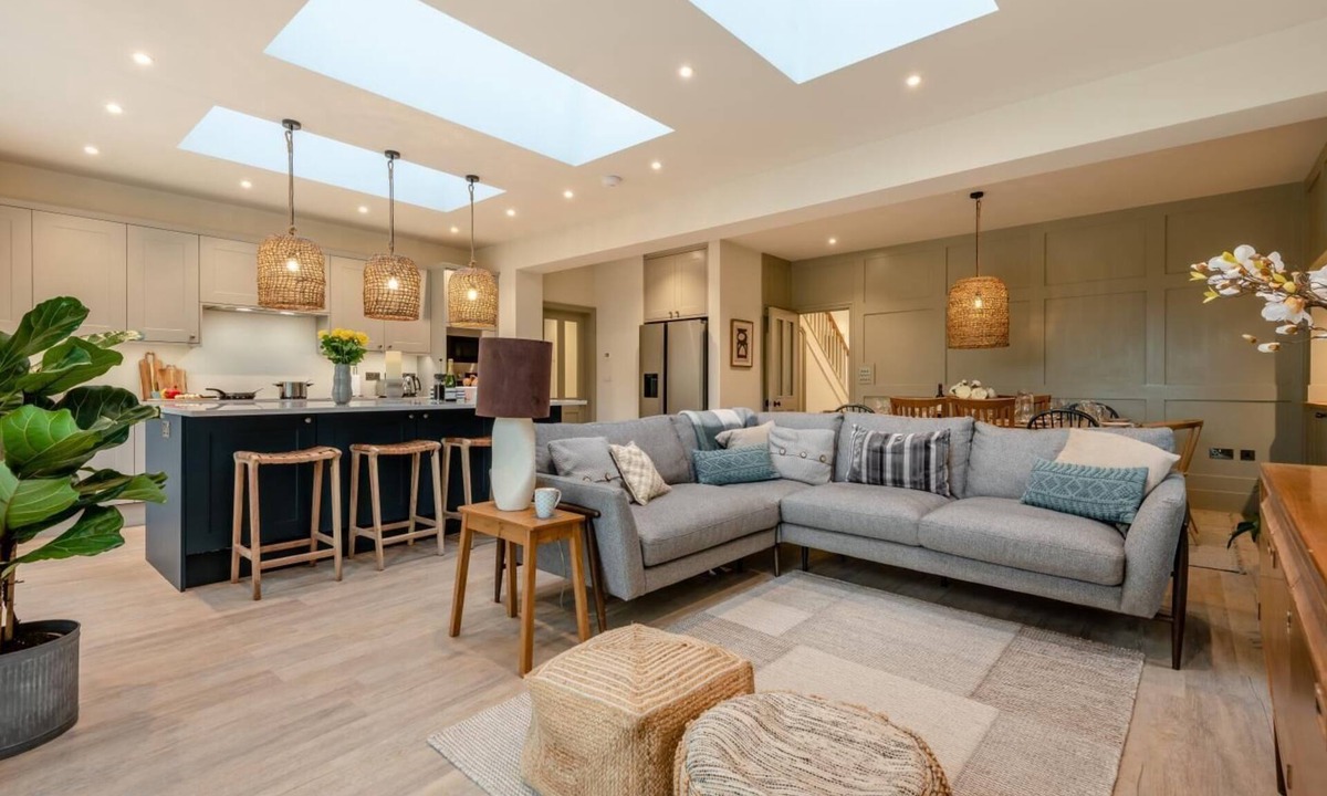 Corfe Castle Village Cottage | 5 Bed in Corfe Castle (oc-r30456)