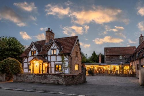 Dursley House | 5 Bed in Frampton On Severn oc-d29489