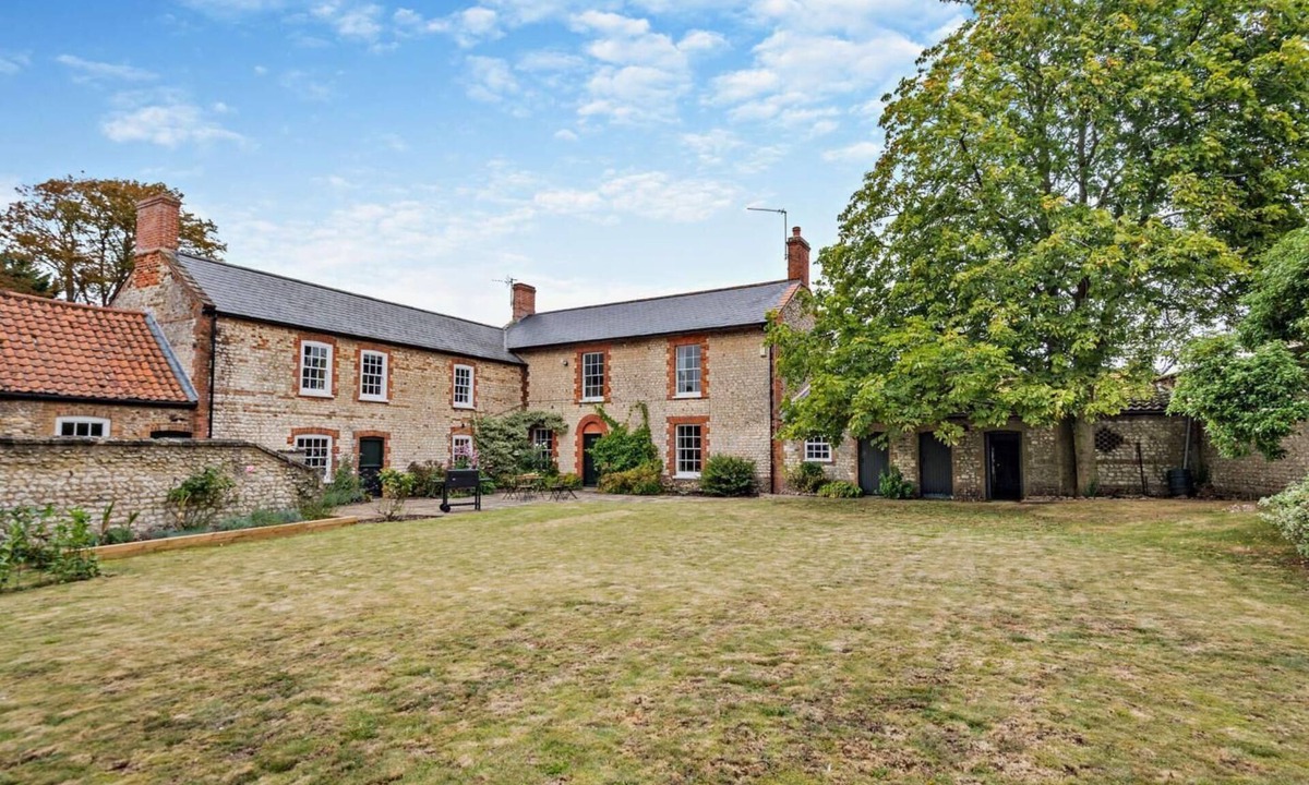 Methwold Cottage | 5 Bed in Methwold (oc-r29770)