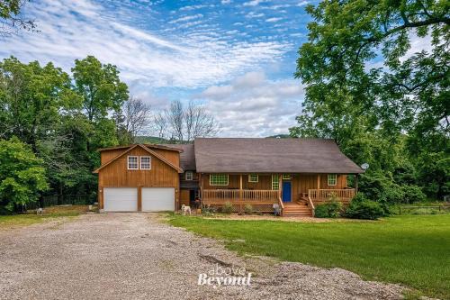 Branson House | 5 bed Mountain View Retreat on 8 Acres Near Town