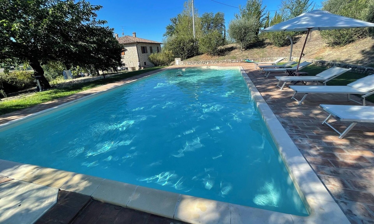 Todi House | 5 bedrms/5 bathrms/1 stg-dng rm/1 kitchn-diner/Exc pool + 20 hectares of land