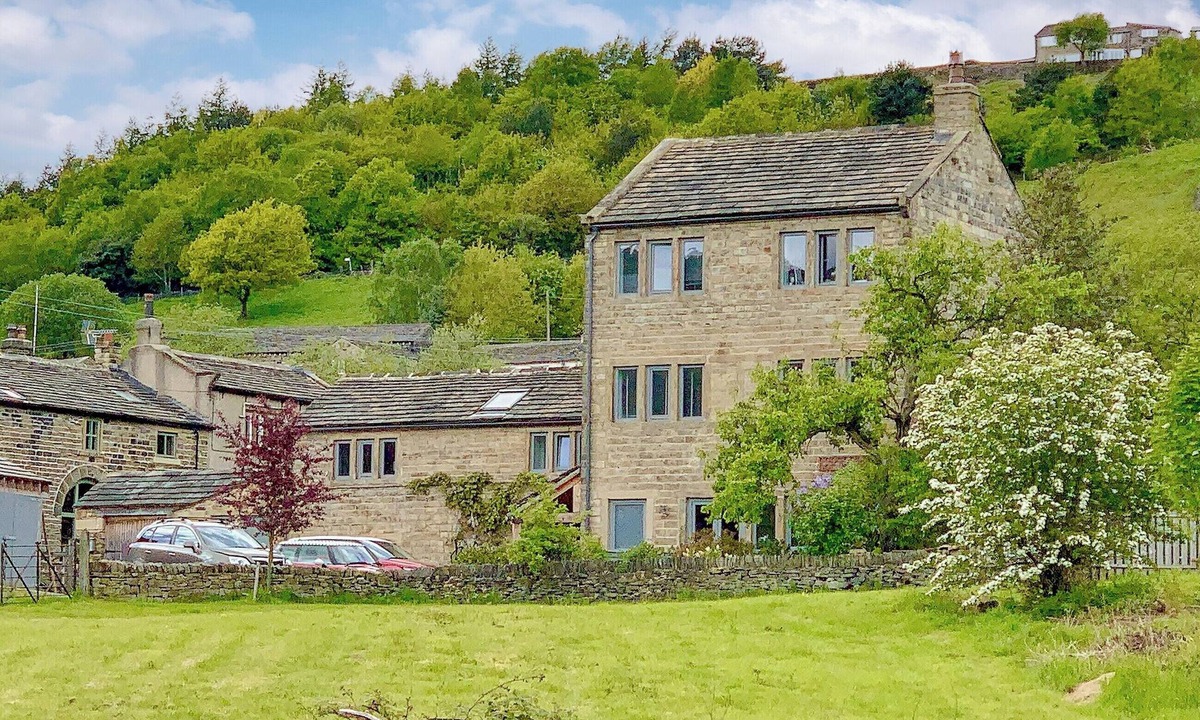 Honley Cottage | 5 bedroom accommodation in Slaithwaite, near Huddersfield
