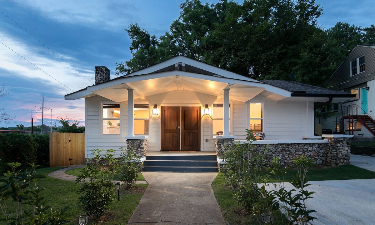 Crestline Heights House | 5 Bedroom Modern Farmhouse mins from Downtown