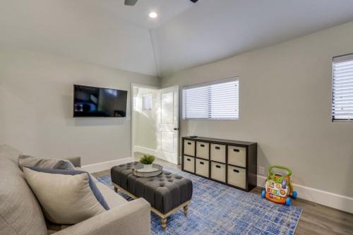 Fullerton House | 5 Bedroom plus loft room, 3 Bath home