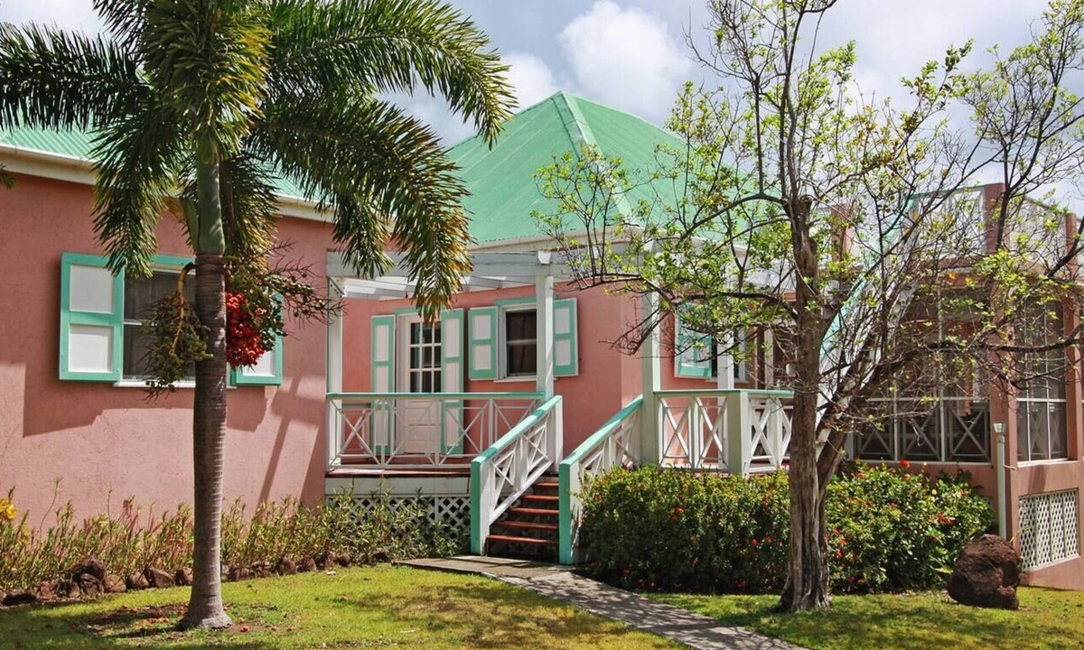 Barnes Ghaut Villa | 5 bedroom Villa with pool, walk to the beach
