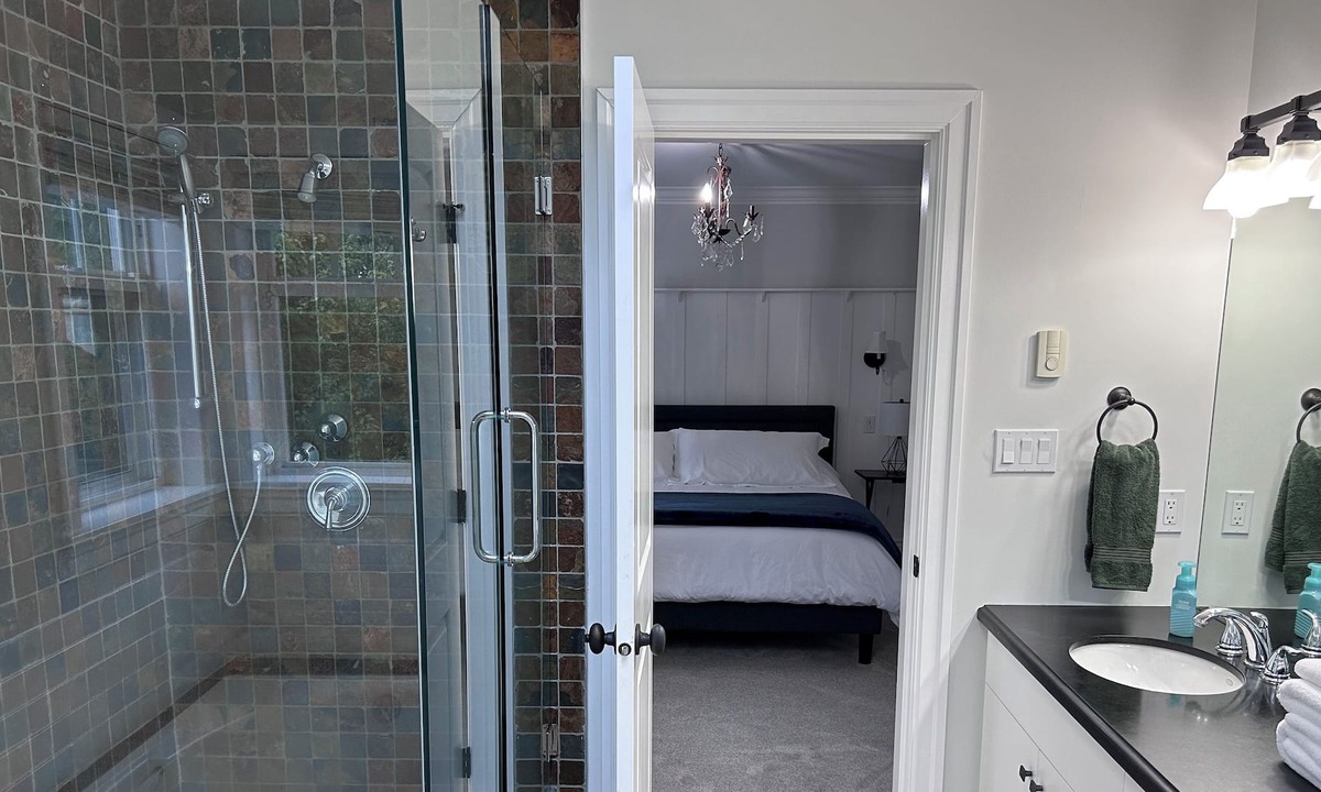 Squamish House | 5 bedroom Villa with View of The Chief walking distance from trails