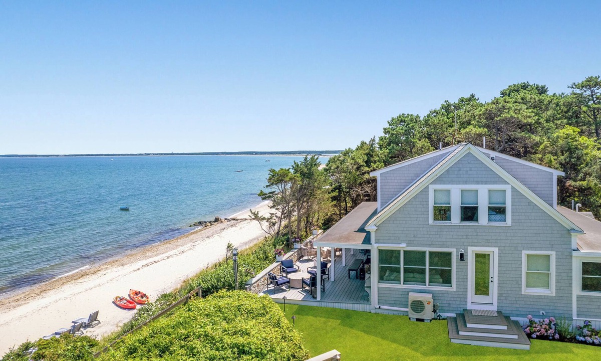 Oak Bluffs House | 5-Bedroom Waterfront Retreat on Seaview Ave in Oak Bluffs