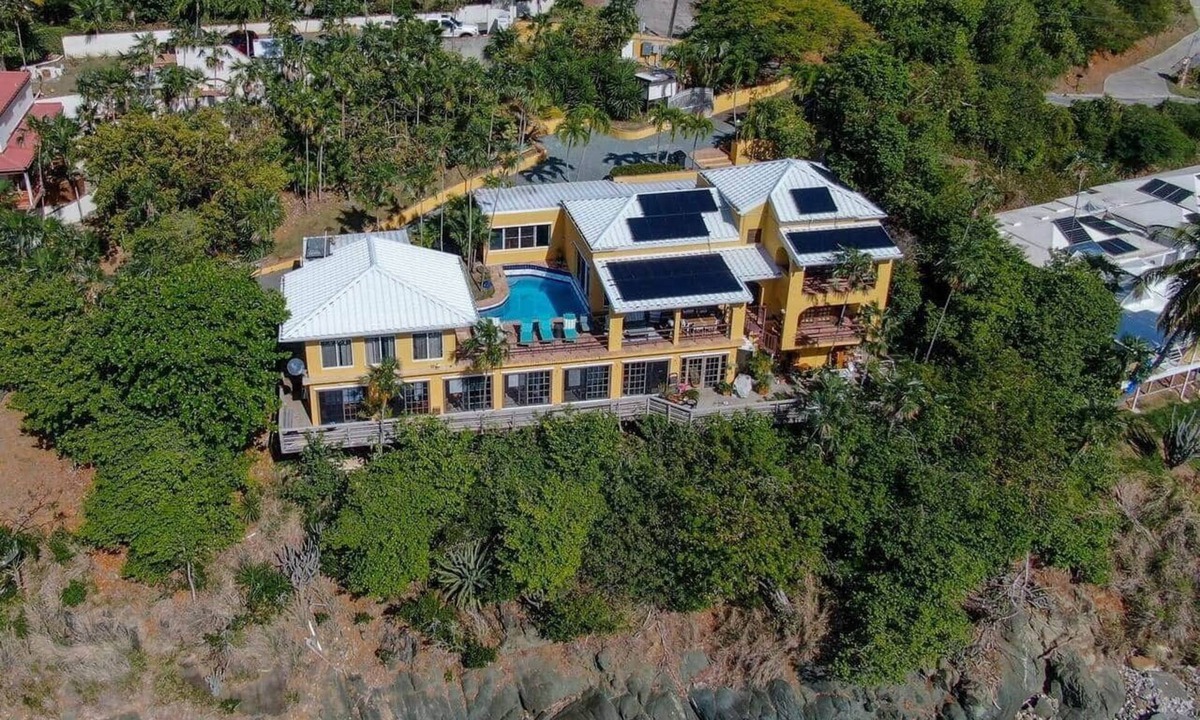 Estate Hull House | 5 Bedroom Waterfront Villa Tryst