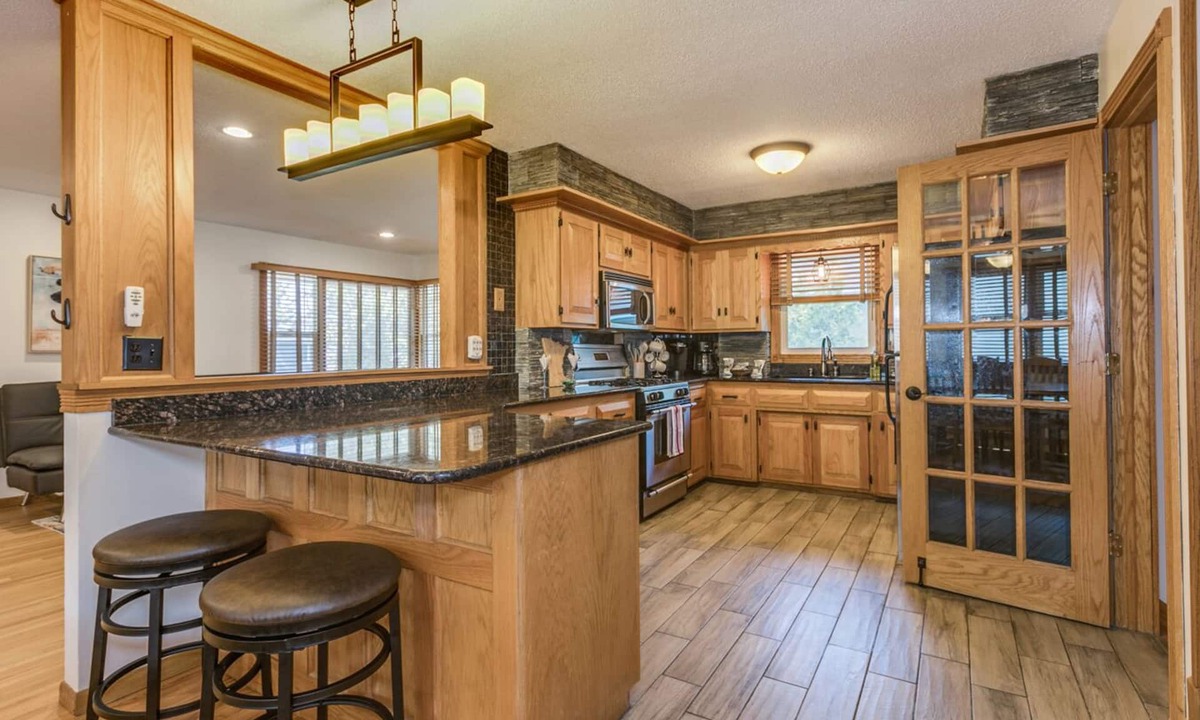 St. Anthony House | 5 BR+ Yard. Close drive to New Brighton, Roseville, Shoreview