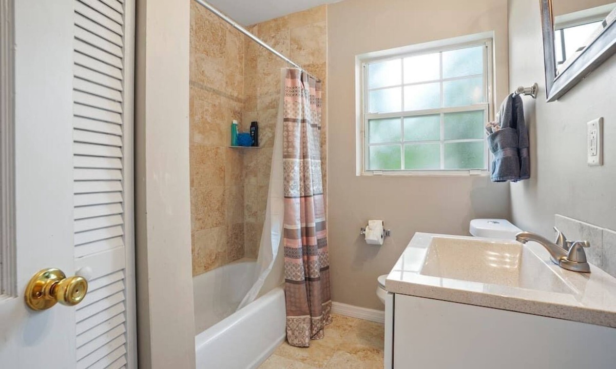 Lakeshore South House | ~5 Leaf Experience Sleeps 8 NAS Jax~