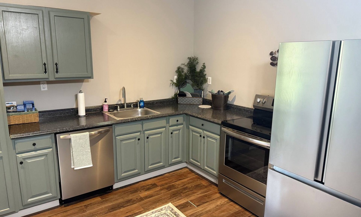 Cedar Bluff House | .5 mi. from Weiss Lake - Charming 2 br house with AC, WiFi in Cedar Bluff, AL.