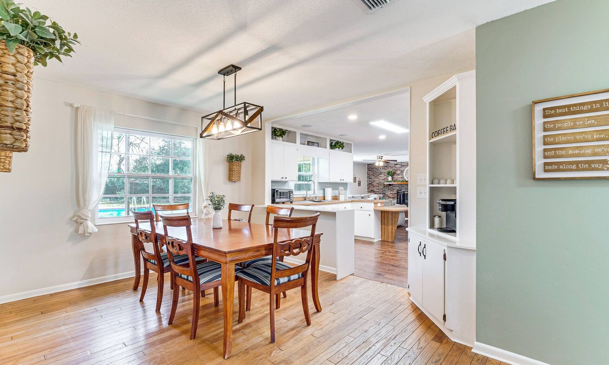 Fort King District Cottage | 5 Mi to Silver Springs State Pk: Gem w/Game Room!