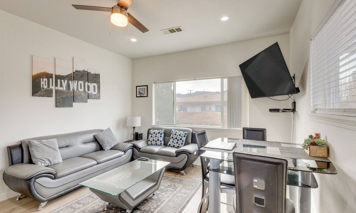Glendale House | 5 Mi to Universal Studios: Family Gem w/Hot Tub!