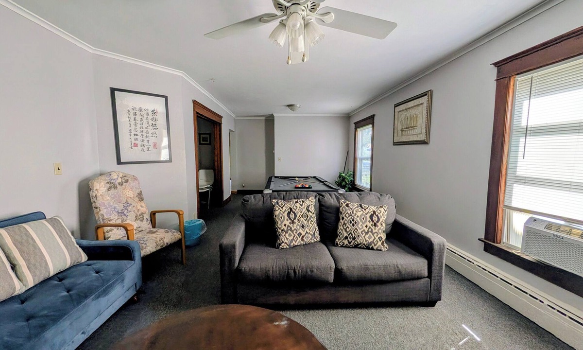 Corning House | 5 min to the Corning Museum of Glass! Family-sized Duplex w/pool table & patio