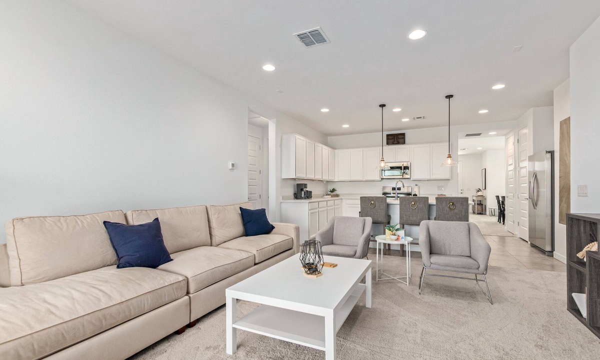 La Buena Vida House | 5 minute drive to State Farm Stadium and WestGate Entertainment District