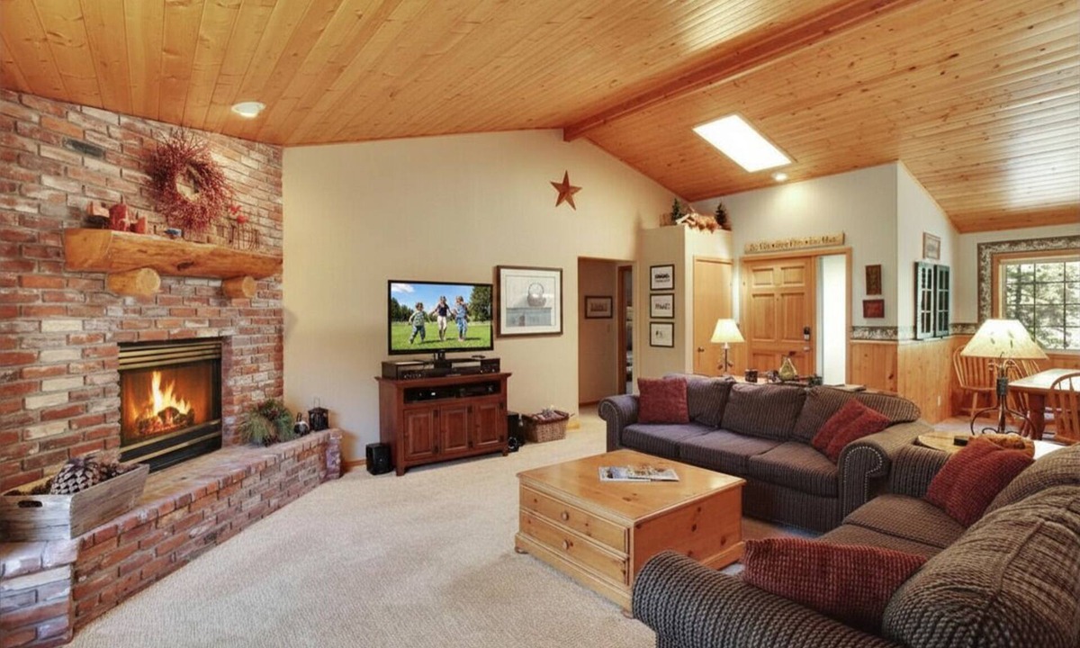 Deer Park House | 5 Modoc-Sunriver, Oregon: Hot Tub, BBQ, WiFi, SHARC Aquatics, Tubing Hill, Mt. Bachelor, Golf, Deschutes River, Tennis, Bike Paths