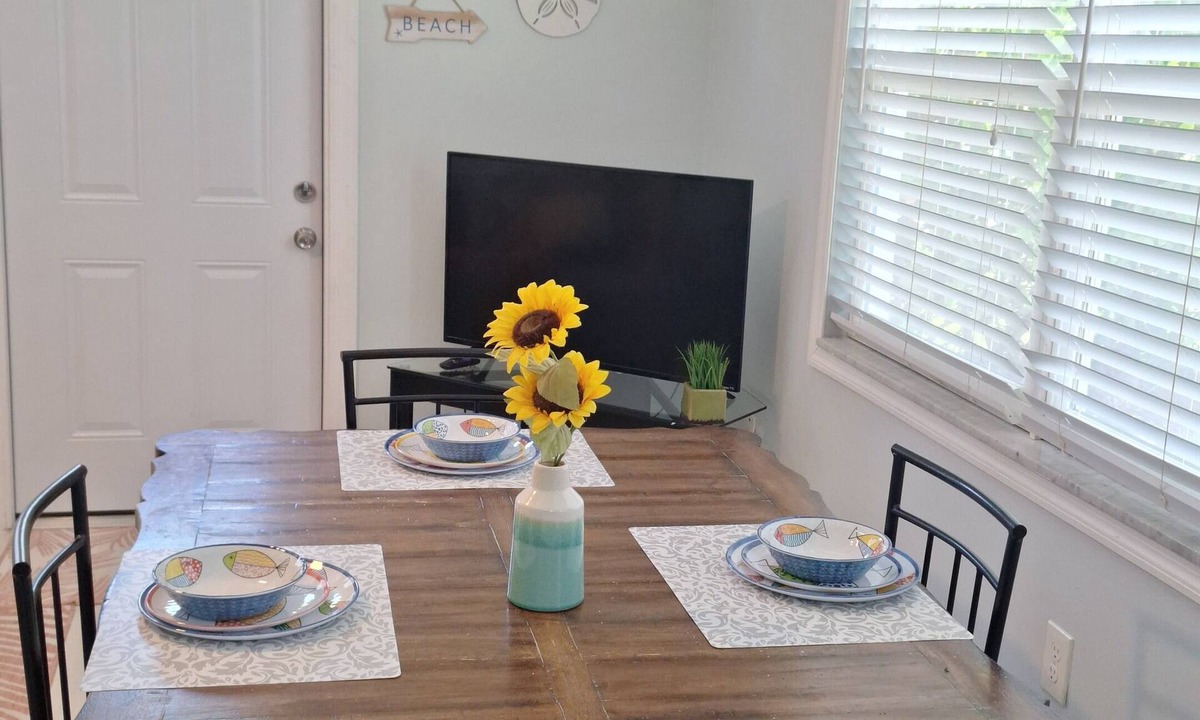 Naples Park House | 5 O'Clock Somewhere getaway-Walk/Bike to Beach,Shops ,Fenced private doggie area