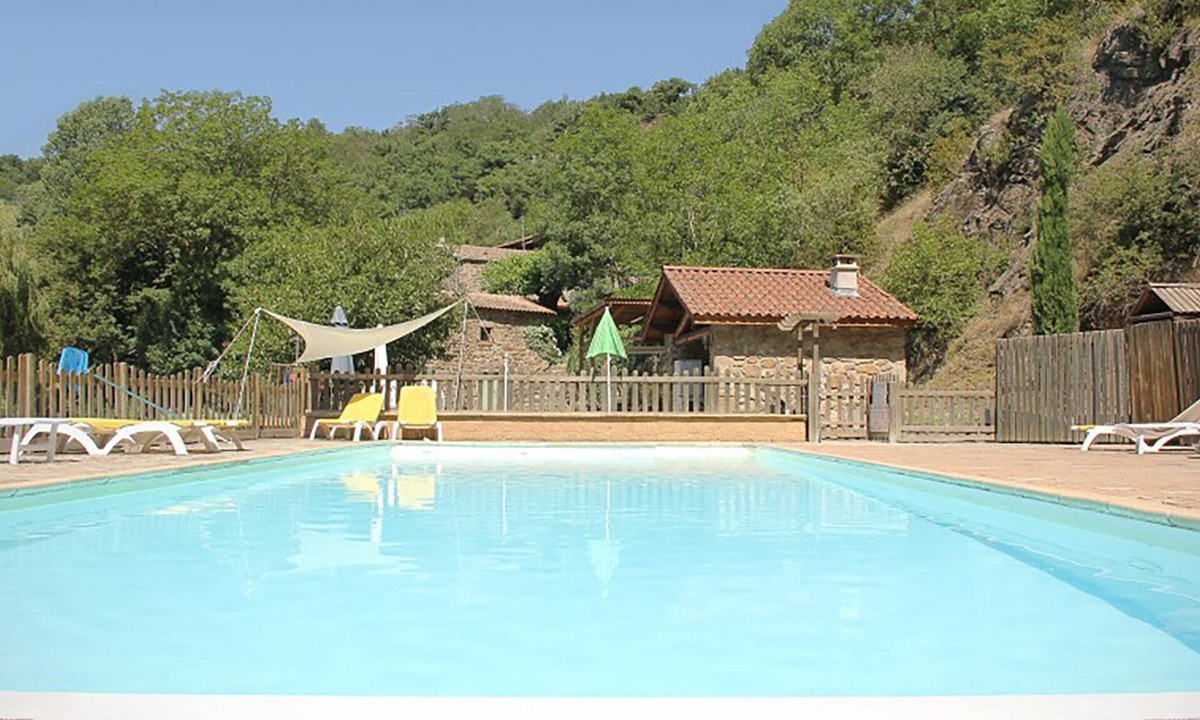 Ardoix Ski Chalet | 5 riverfront chalets with swimming pool