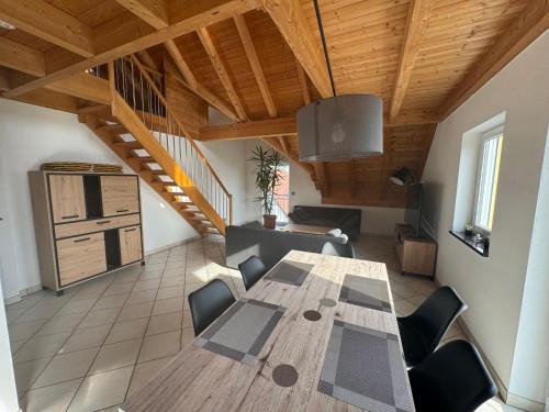 Furstenfeldbruck District Apartment | 5-Seen-Loft mit 4-6 Schlafplätzen, Ferienwohnung Nähe Ammersee